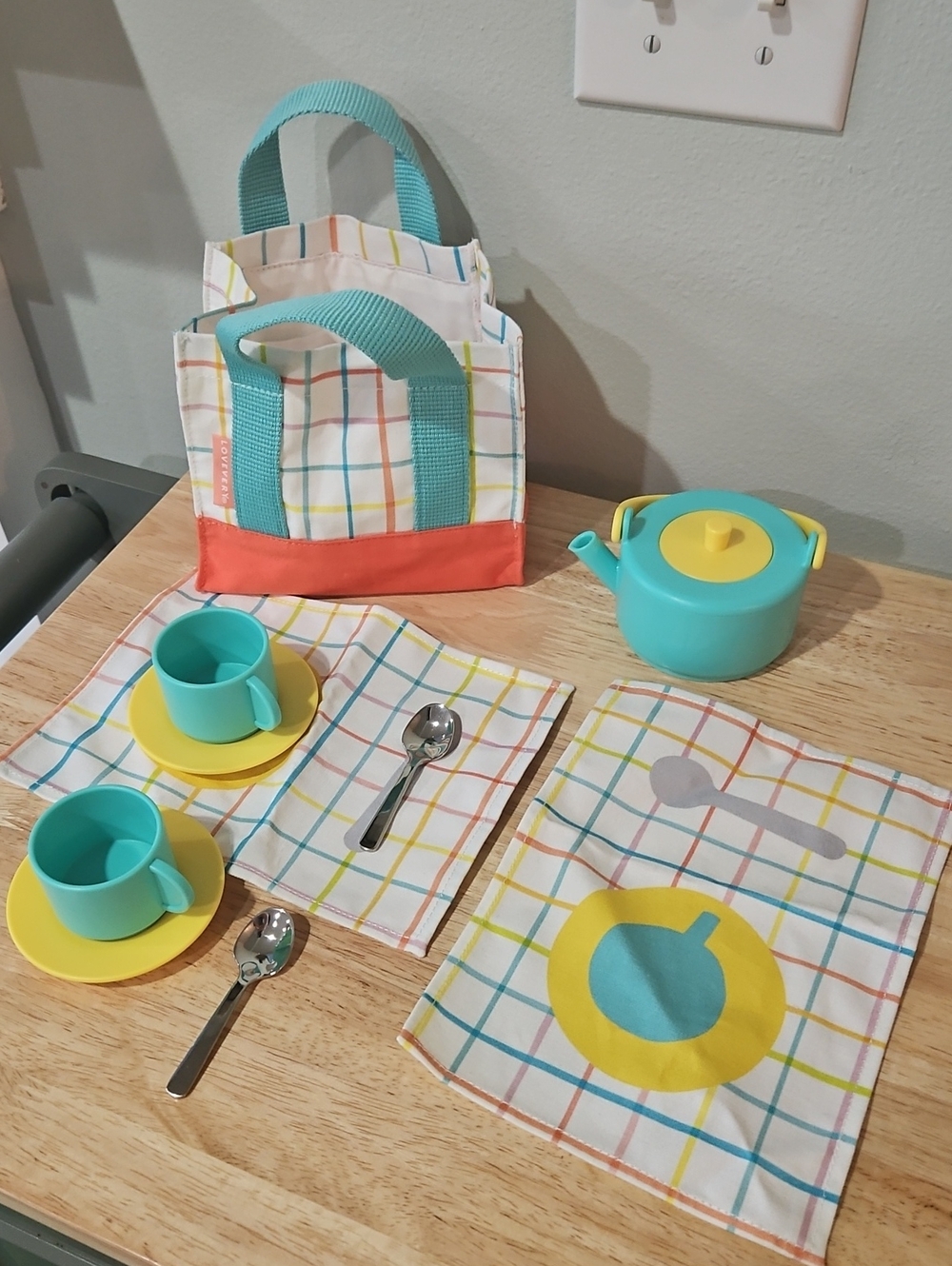 Lovevery Pretend Tea Set Complete with Tote Montessori Toy